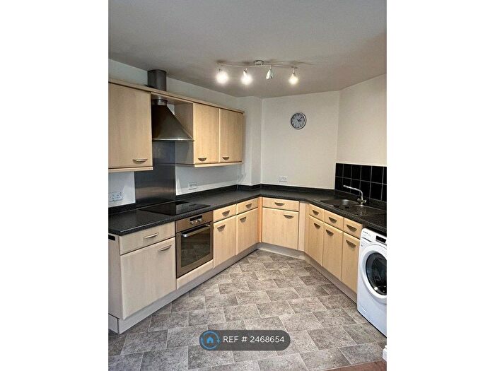 2 Bedroom Flat To Rent In Leonard Street, Bingley, BD16