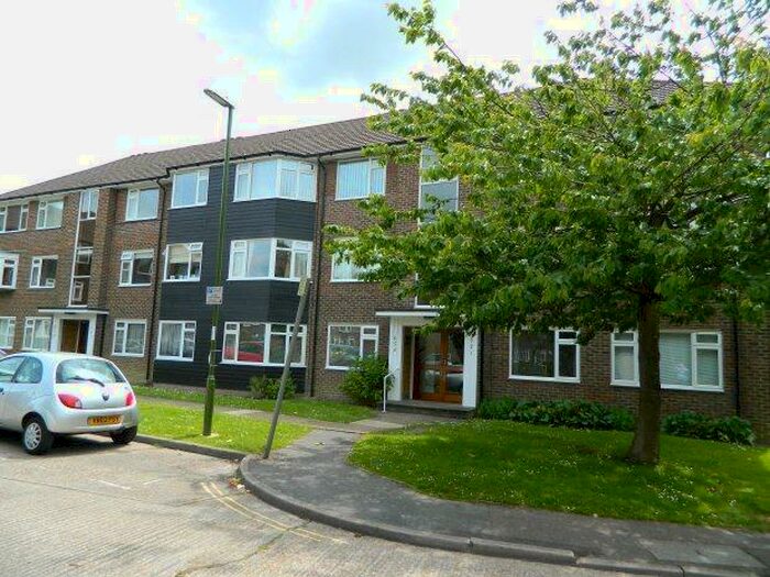 2 Bedroom Flat To Rent In Hurst Court, Horsham, RH12