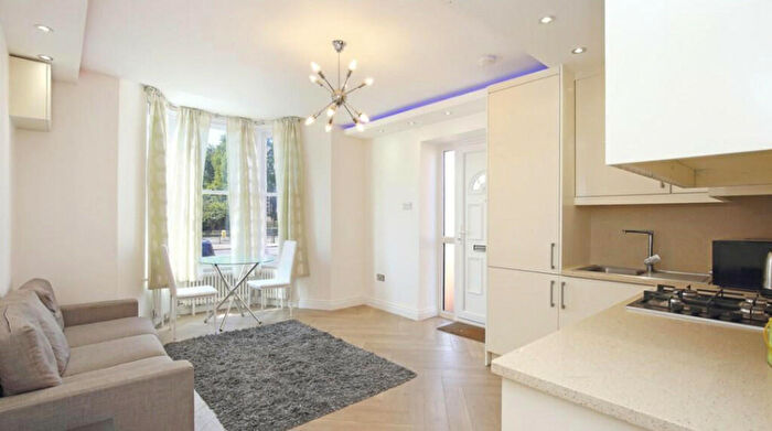 2 Bedroom Apartment To Rent In Archway Road, Archway, London, N6