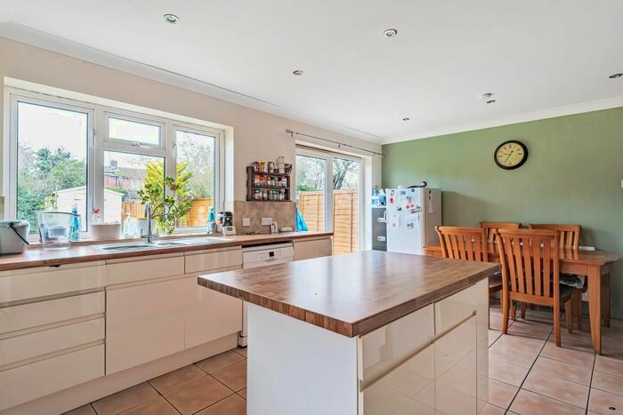 3 Bedroom Semi-Detached House To Rent In Falmouth Road, Reading, RG2