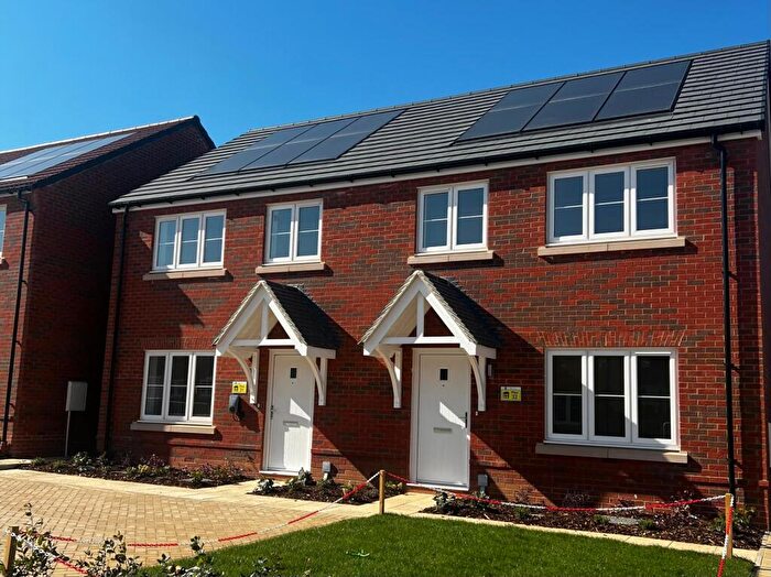 3 Bedroom Semi-Detached House For Sale In Cote Road, Aston, OX18