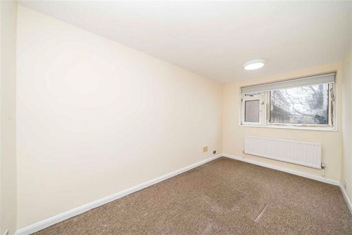 2 Bedroom Flat For Sale In Milton Court Road, London, SE14