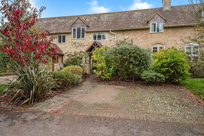 3 Bedroom Mews For Sale In Spring Hill Road, Begbroke, Kidlington, OX5