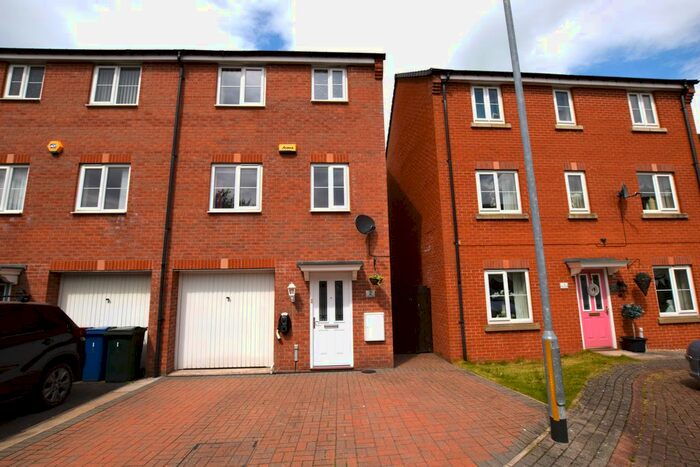 4 Bedroom Semi-Detached House To Rent In Usker Close, Penistone, Sheffield, S36
