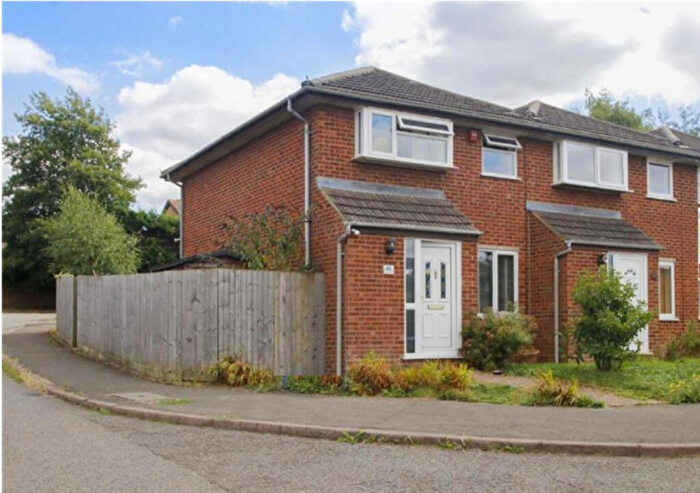 3 Bedroom End Of Terrace House To Rent In Braybrooke Drive, Furzton, MK4