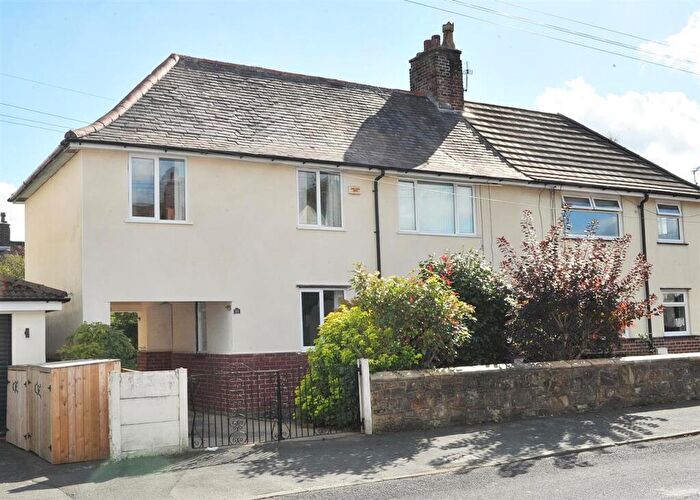 4 Bedroom Semi-Detached House For Sale In Francis Road, Irlam, M44