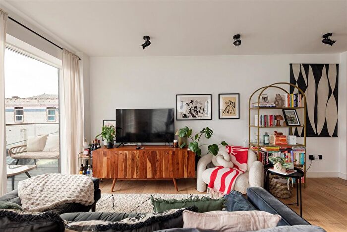 1 Bedroom Flat For Sale In Picture House Mews, Walthamstow, E17