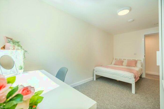 5 Bedroom Flat To Rent In Trippet Lane, S1