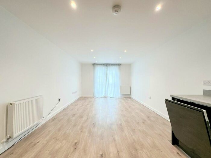 2 Bedroom Flat To Rent In Addison House, Ashton, Bristol, BS3