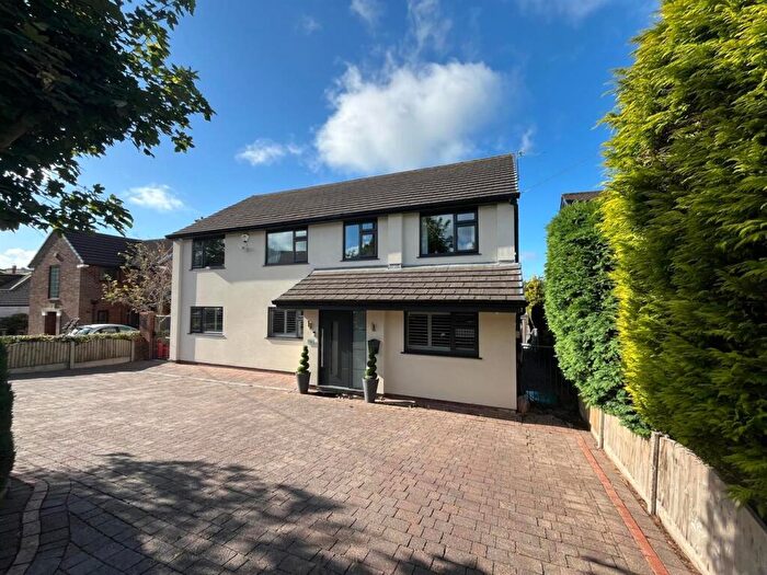 4 Bedroom Detached House For Sale In Mottram Old Road, Stalybridge, SK15