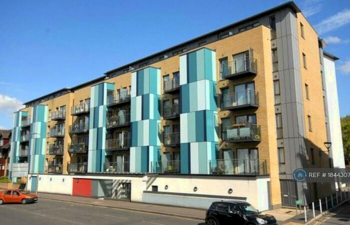 2 Bedroom Flat To Rent In Iconia House, Bromley, BR2