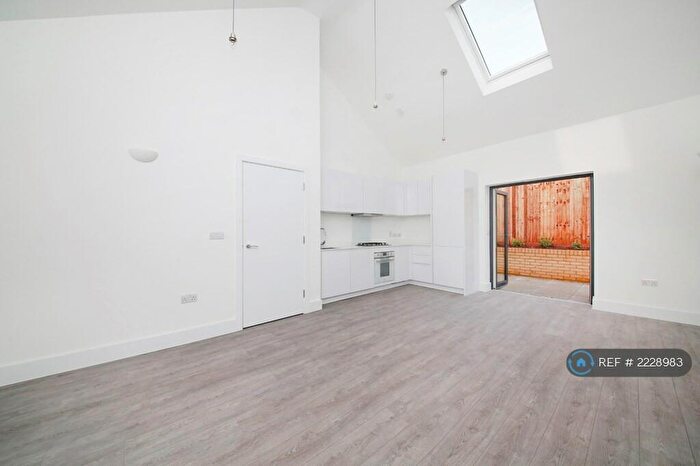 2 Bedroom Bungalow To Rent In Downsview Road, London, SE19