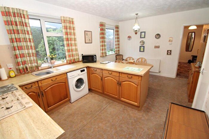 3 Bedroom Bungalow For Sale In Downs Crescent, Gawber, Barnsley, S75