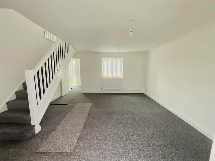 3 Bedroom SemiDetached House For Sale In Heol Plas Isaf, Llangennech