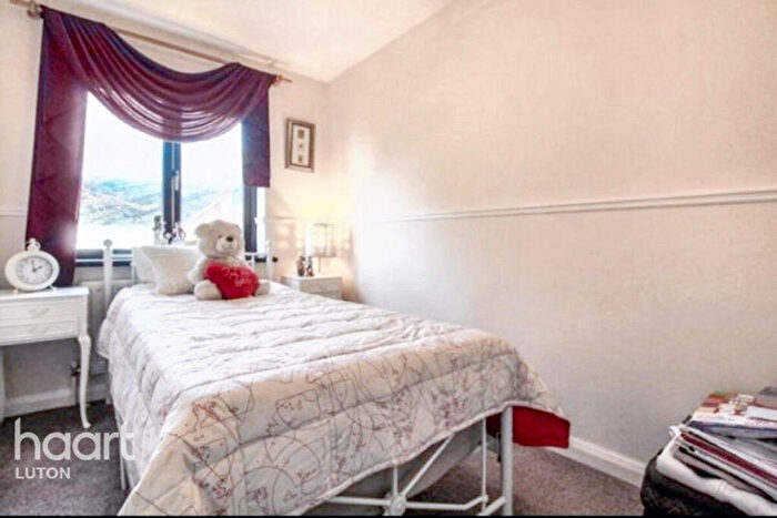 5 Bedroom Detached House For Sale In Hart Hill Lane, Luton, LU2