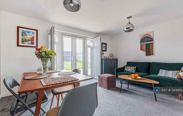 3 Bedroom Semi-Detached House To Rent In Clover Fields, Didcot, OX11