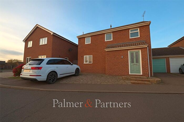 4 Bedroom Link Detached House To Rent In Purley Way, Clacton-on-Sea, Essex, CO16
