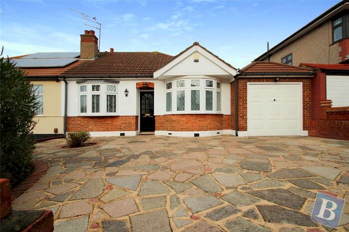 2 Bedroom Bungalow To Rent In The Avenue, Hornchurch, RM12