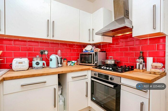 2 Bedroom Flat To Rent In Hither Green, London, SE13