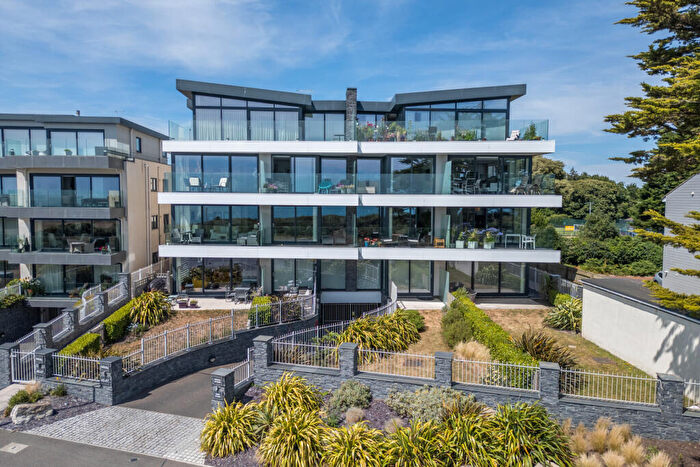 3 Bedroom Apartment For Sale In Boscombe Overcliff Drive, Southbourne, Bournemouth, Dorset, BH5