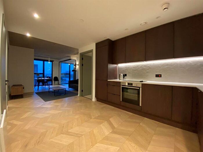 2 Bedroom Apartment To Rent In St George's Gardens, Spinners Way, M15