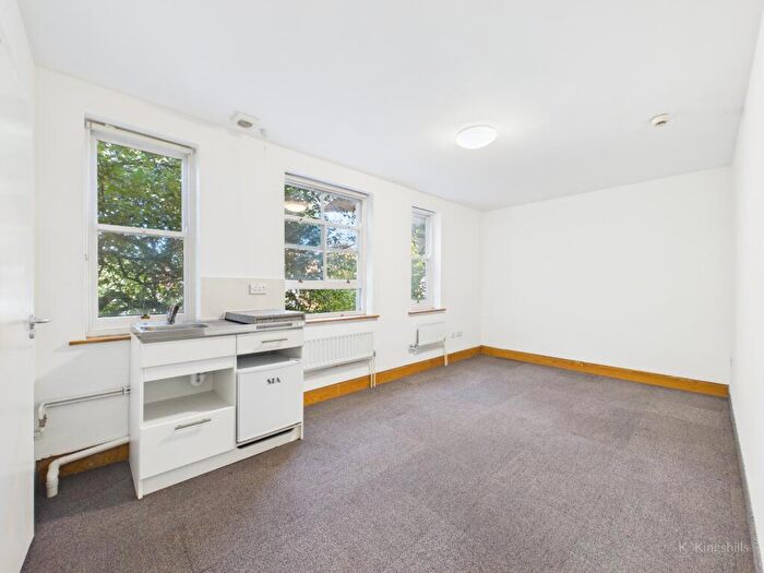 House Of Multiple Occupation To Rent In En-Suite Room, The Clock House, Frogmoor, High Wycombe, HP13