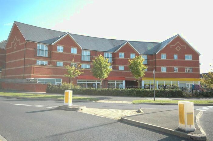 2 Bedroom Flat To Rent In Richmond Meech Drive, Kennington, Ashford, TN24