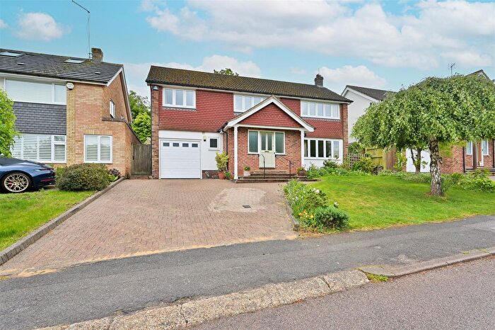 4 Bedroom Property For Sale In Ridgewood Drive, Harpenden, AL5