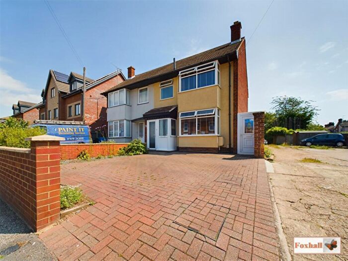 3 Bedroom Semi-Detached House For Sale In Cauldwell Hall Road, Ipswich, IP4