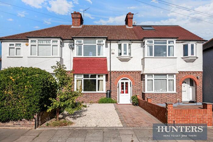 3 Bedroom Terraced House For Sale In Idmiston Road, Worcester Park, KT4