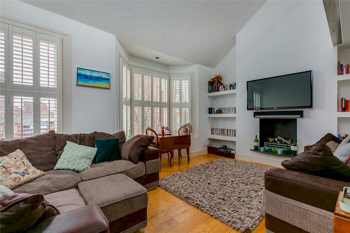 2 Bedroom Flat To Rent In Queensmill Road, Fulham, London, SW6