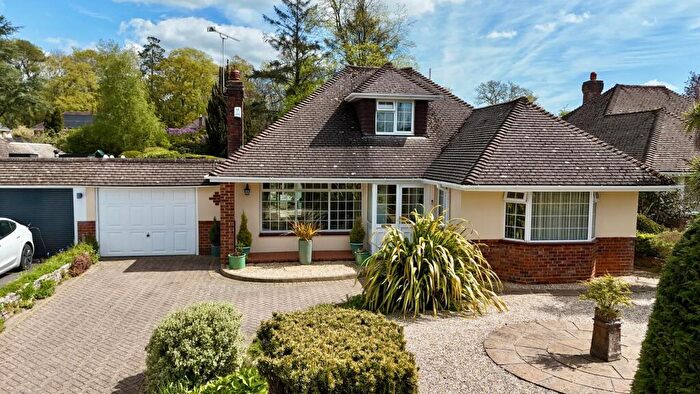 3 Bedroom House For Sale In Rossley Close, Highcliffe On Sea, BH23