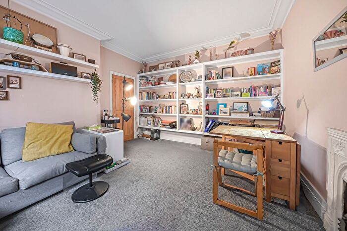 1 Bedroom Maisonette For Sale In Gwendwr Road, London, W14
