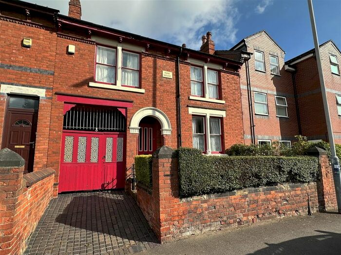 4 Bedroom Detached House To Rent In Victoria Road, Kirkby-In-Ashfield, Nottingham, NG17