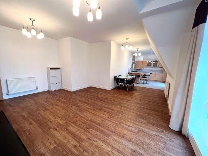 2 Bedroom Flat To Rent In Sandwich Road, Manchester, M30