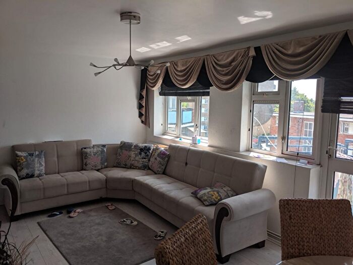 3 Bedroom Flat To Rent In Ilford Lane, IG1