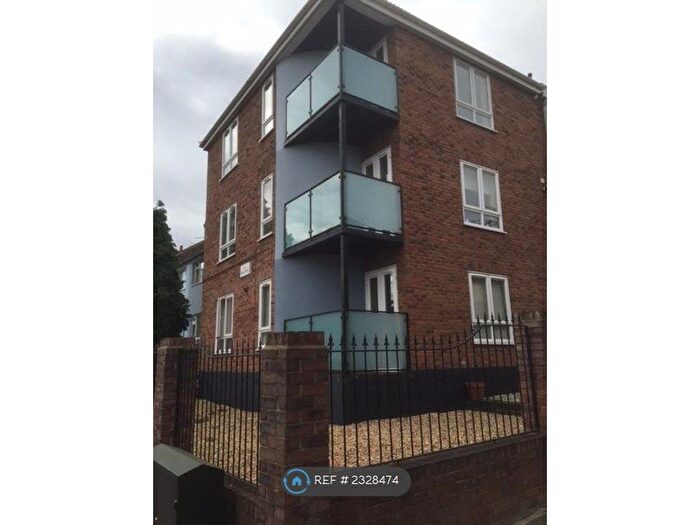 1 Bedroom Flat To Rent In Chigwell Road, South Woodford, E18