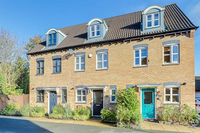 3 Bedroom Town House To Rent In Justinian Close, Hucknall, Nottinghamshire, NG15
