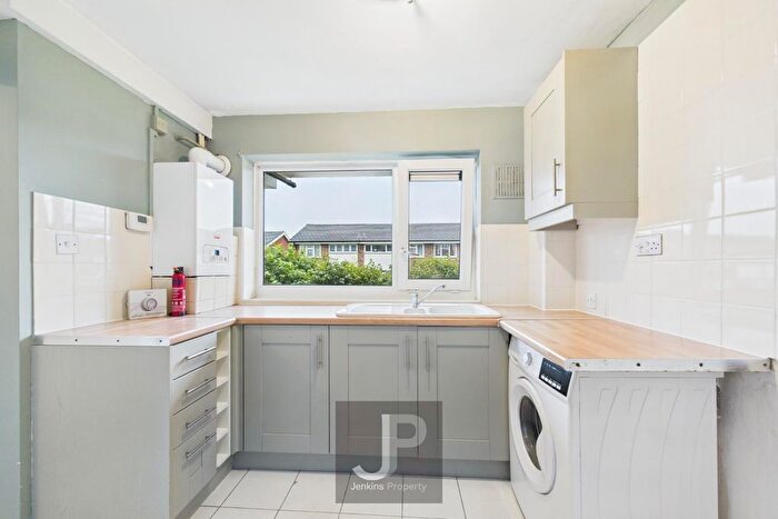 1 Bedroom Property To Rent In Defoe Way, Romford, RM5