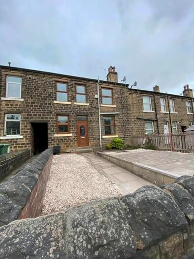3 Bedroom Property To Rent In Senior Street, Moldgreen, Huddersfield, HD5