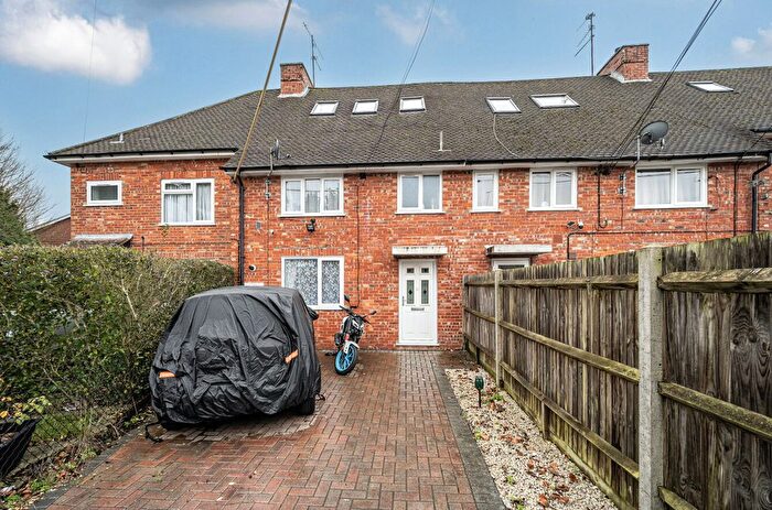 3 Bedroom Terraced House For Sale In Edward Road, Alton, Hampshire, GU34