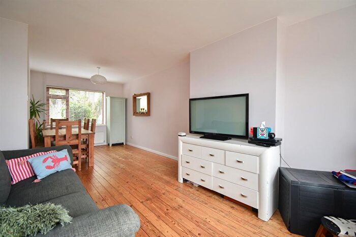 3 Bedroom Semi-detached House For Sale In Fairstone Close, Hastings, TN35