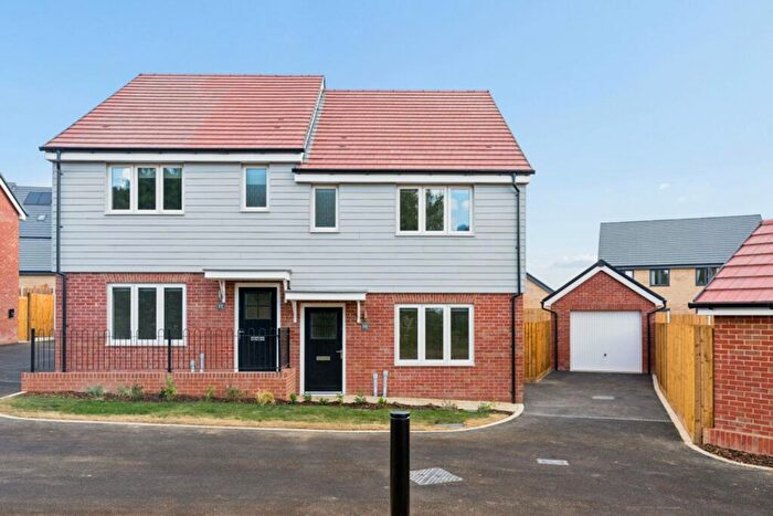3 Bedroom Semi-Detached House To Rent In Scudder Close, Stevenage, SG1