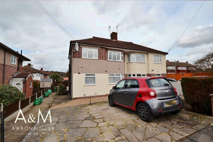2 Bedroom Maisonette To Rent In Fullwell Avenue, Clayhall, IG5