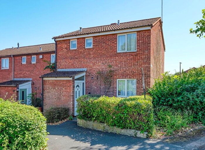 3 Bedroom End Of Terrace House For Sale In Loxley Close, Redditch, B98