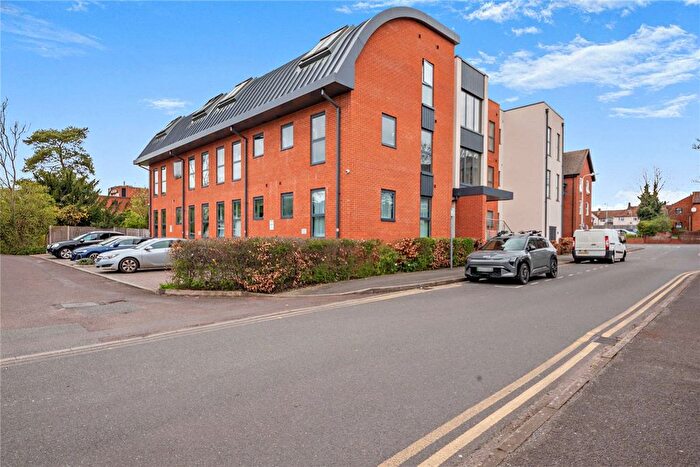 2 Bedroom Flat For Sale In St Marys Road, Newbury, Berkshire, RG14
