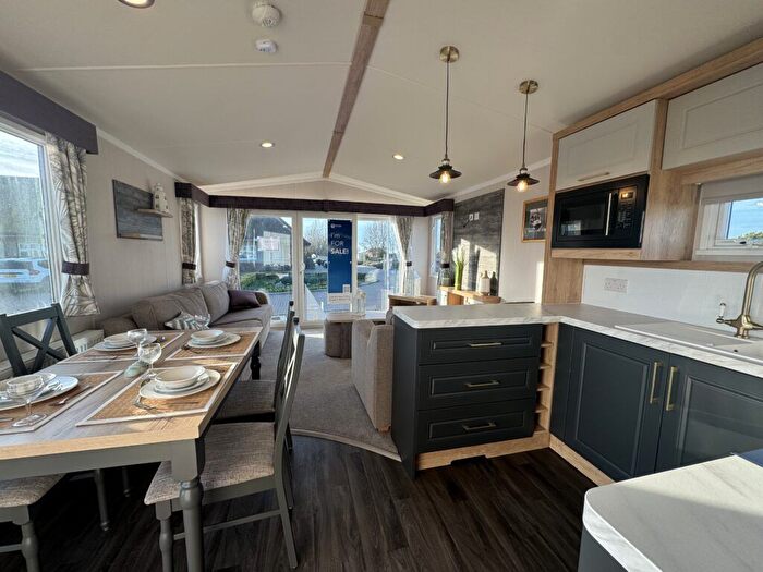 2 Bedroom Park Home For Sale In Warners Lane, Selsey, Chichester, PO20