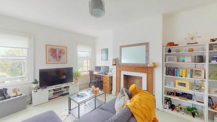 1 Bedroom Flat To Rent In St. Margarets Road, St Margarets, Twickenham, TW1