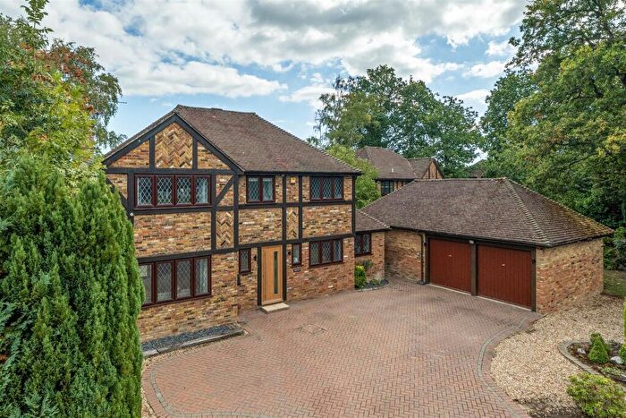 4 Bedroom Detached House For Sale In Fir Cottage Road, Finchampstead, Berkshire, RG40