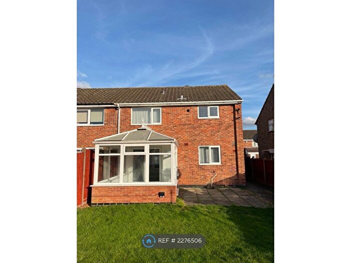 3 Bedroom Semi-Detached House To Rent In Cherwell Walk, Corby, NN17